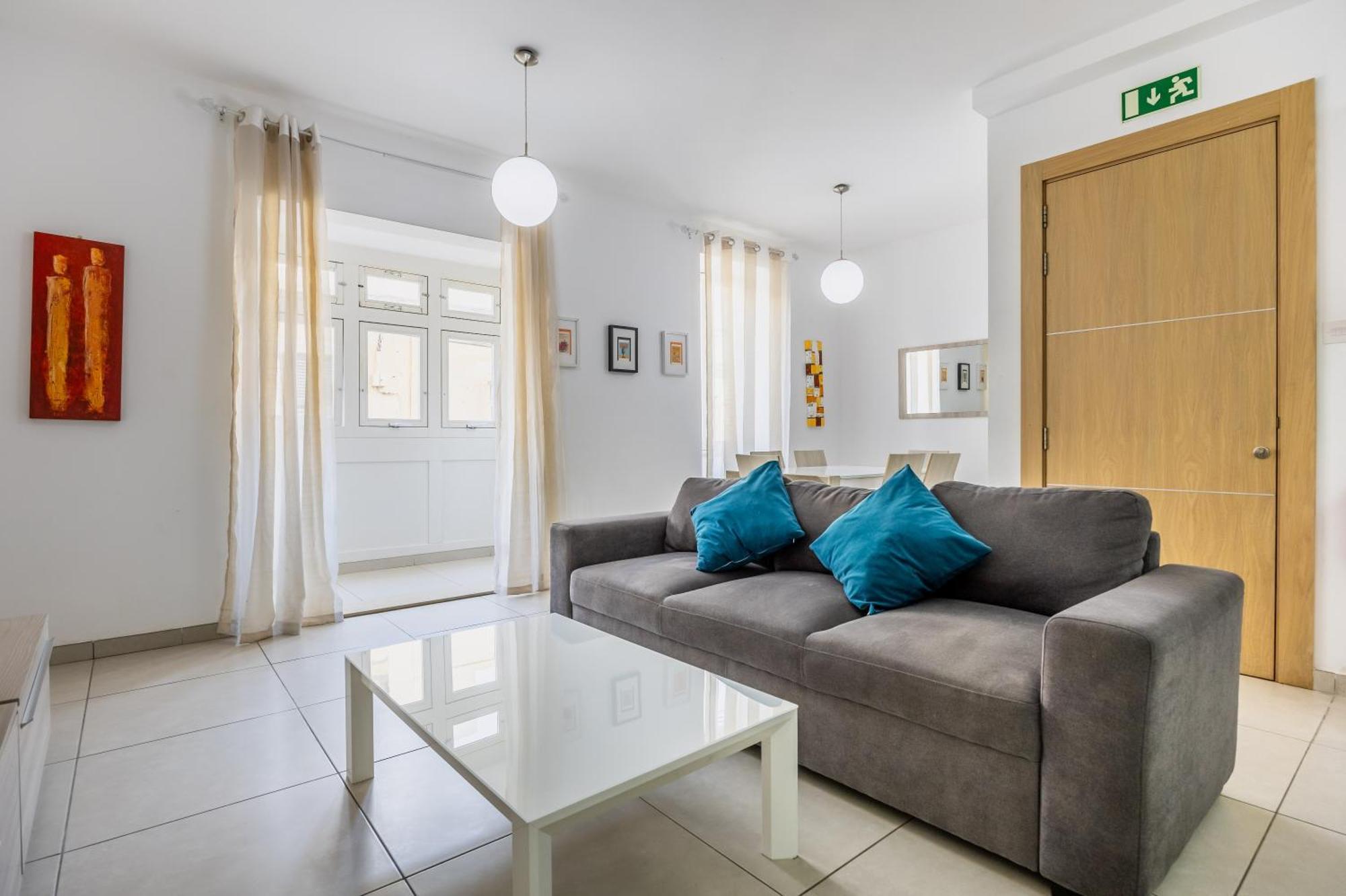 Lägenhet Superb 3br Close To Seafront Gzira