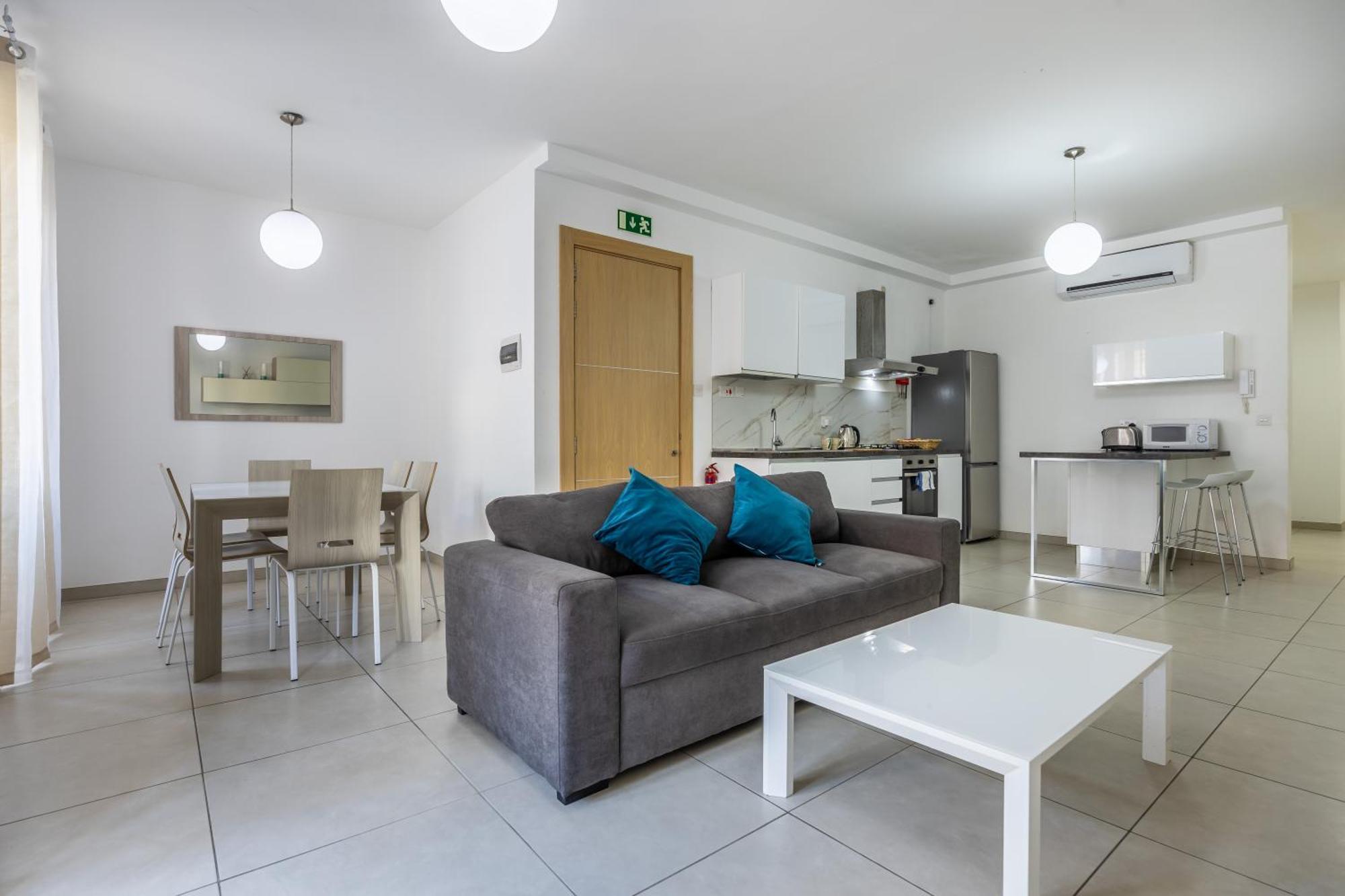 Superb 3br Close To Seafront Lägenhet *