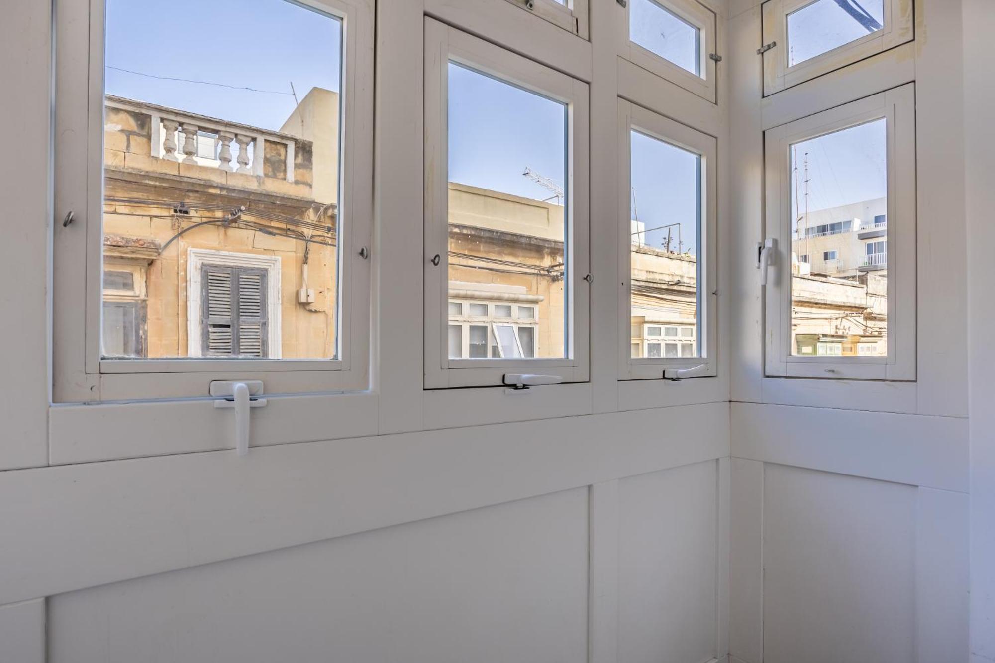 Superb 3br Close To Seafront Lägenhet Gzira