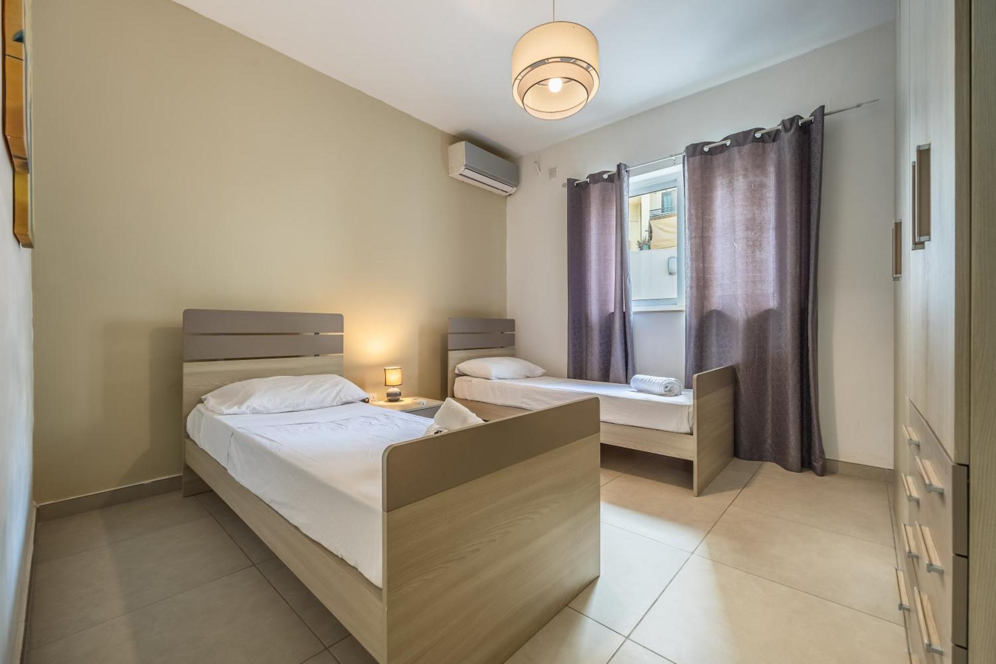 Superb 3br Close To Seafront Lägenhet *